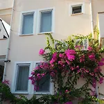 Karya Apartment *